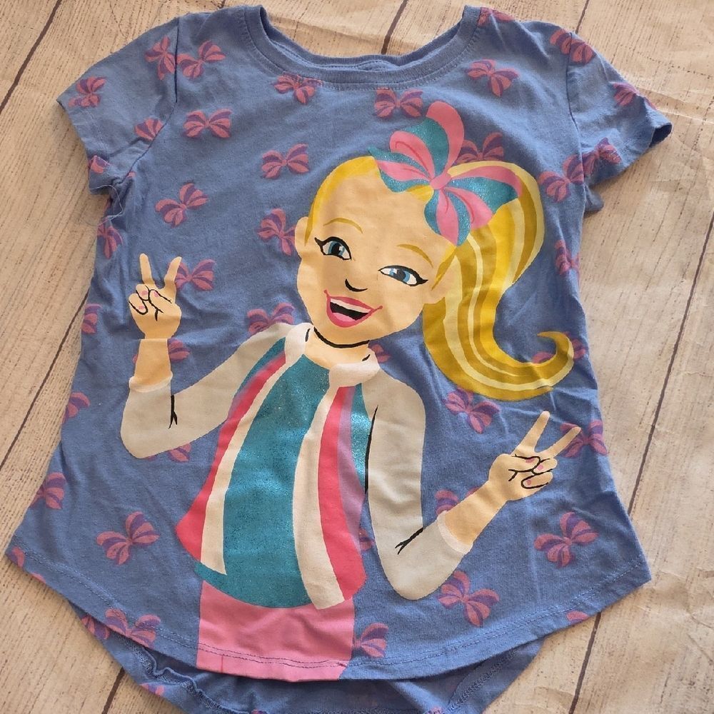 JoJo Siwa BlueโTee with Bow and Peace Sign Graphic